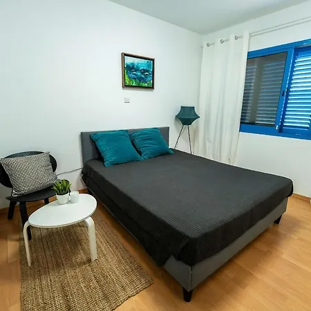 Daire Beachfront Mediterranean Escape 3bd Sea View *