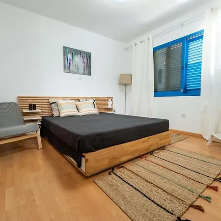 Beachfront Mediterranean Escape 3bd Sea View