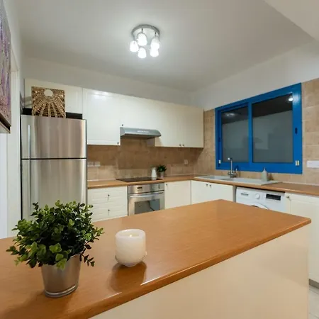 Beachfront Mediterranean Escape 3bd Sea View Daire