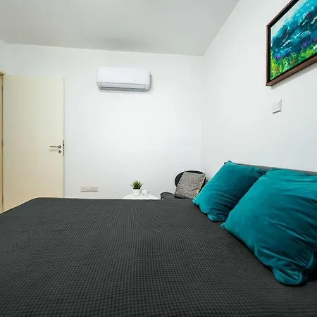 Beachfront Mediterranean Escape 3bd Sea View Daire