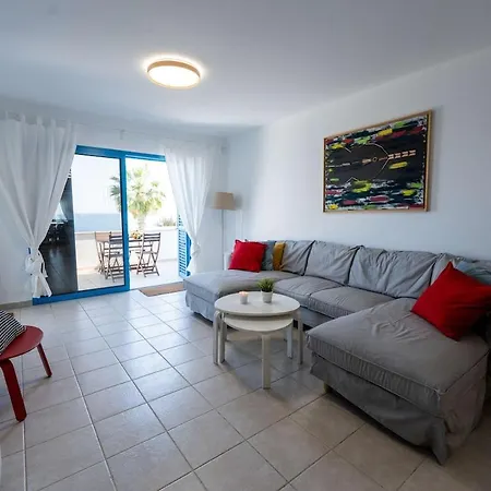 Beachfront Mediterranean Escape 3bd Sea View