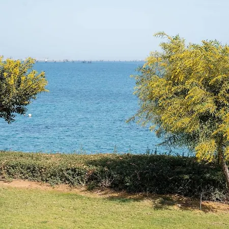 Beachfront Mediterranean Escape 3bd Sea View