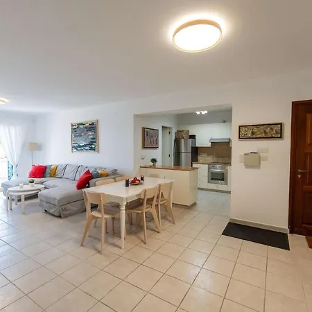 Beachfront Mediterranean Escape 3bd Sea View Pentakomo