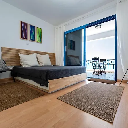 Beachfront Mediterranean Escape 3bd Sea View Lejlighed