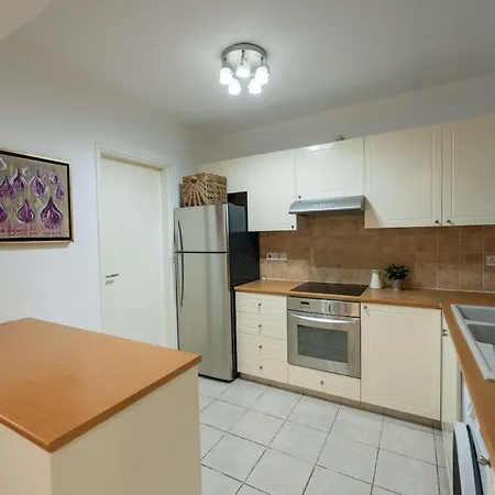 Beachfront Mediterranean Escape 3bd Sea View Lejlighed