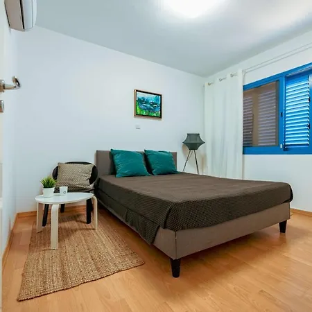 Lejlighed Beachfront Mediterranean Escape 3bd Sea View *