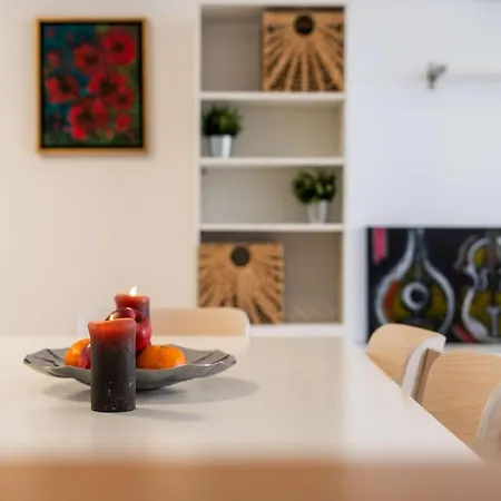 Beachfront Mediterranean Escape 3bd Sea View Lejlighed Pentakomo