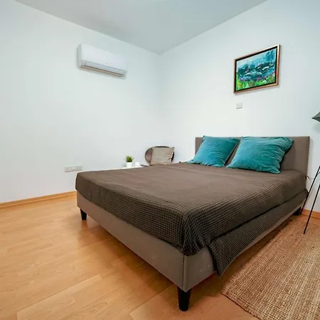 Beachfront Mediterranean Escape 3bd Sea View Lejlighed *