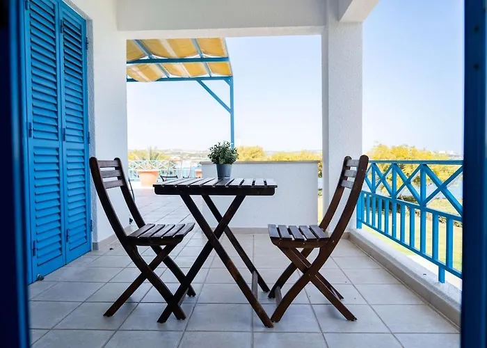 Beachfront Mediterranean Escape 3bd Sea View * Pentakomo