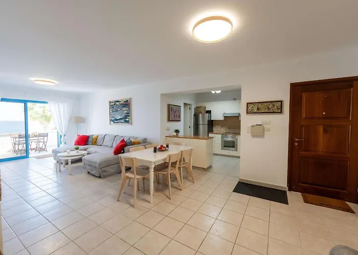 Beachfront Mediterranean Escape 3bd Sea View Pentakomo