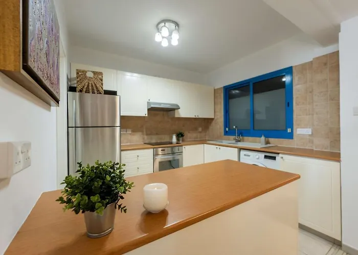 Beachfront Mediterranean Escape 3bd Sea View Apartmán