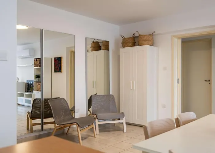 Beachfront Mediterranean Escape 3bd Sea View Pentakomo