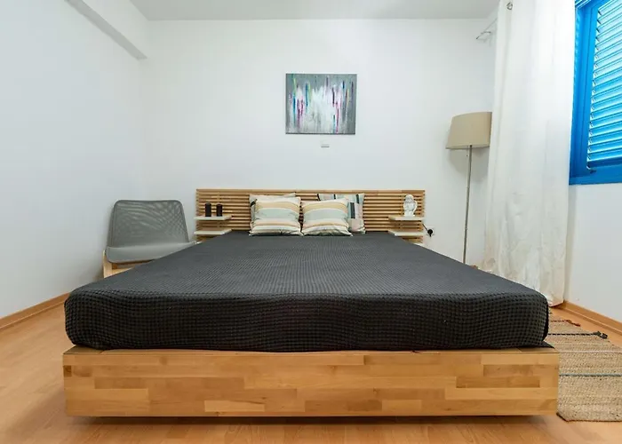 Beachfront Mediterranean Escape 3bd Sea View * Pentakomo