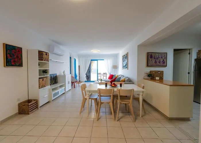 Apartmán Beachfront Mediterranean Escape 3bd Sea View