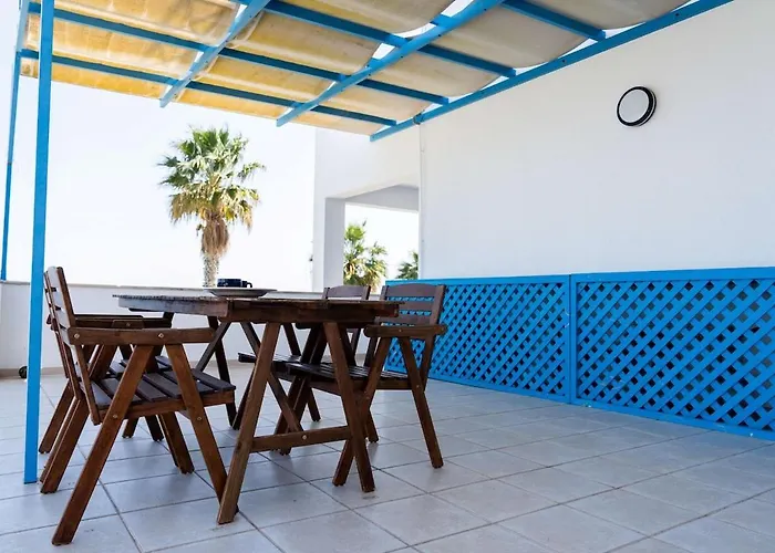 Beachfront Mediterranean Escape 3bd Sea View Apartmán *