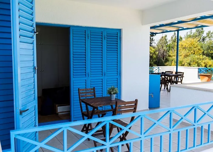 Beachfront Mediterranean Escape 3bd Sea View