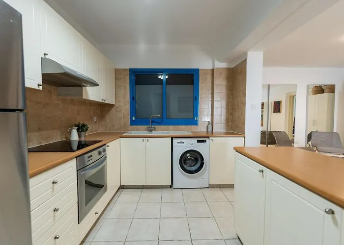 Beachfront Mediterranean Escape 3bd Sea View Apartmán Pentakomo