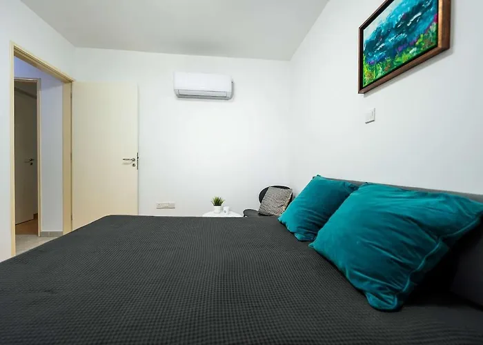 Beachfront Mediterranean Escape 3bd Sea View Apartmán