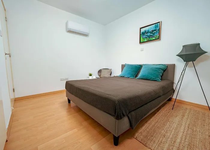 Beachfront Mediterranean Escape 3bd Sea View Apartmán *