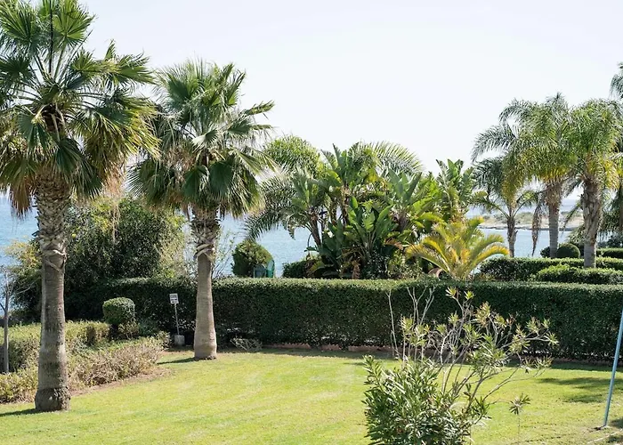 Apartmán Beachfront Mediterranean Escape 3bd Sea View