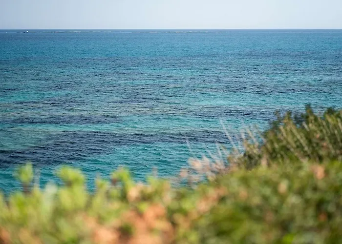 Beachfront Mediterranean Escape 3bd Sea View Apartmán